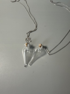 Haute qualité 20*60mm collier en verre Transparent bouteille de <span class=keywords><strong>parfum</strong></span> pendentif Simple titane acier pour cadeaux à des amis - Product Image 5