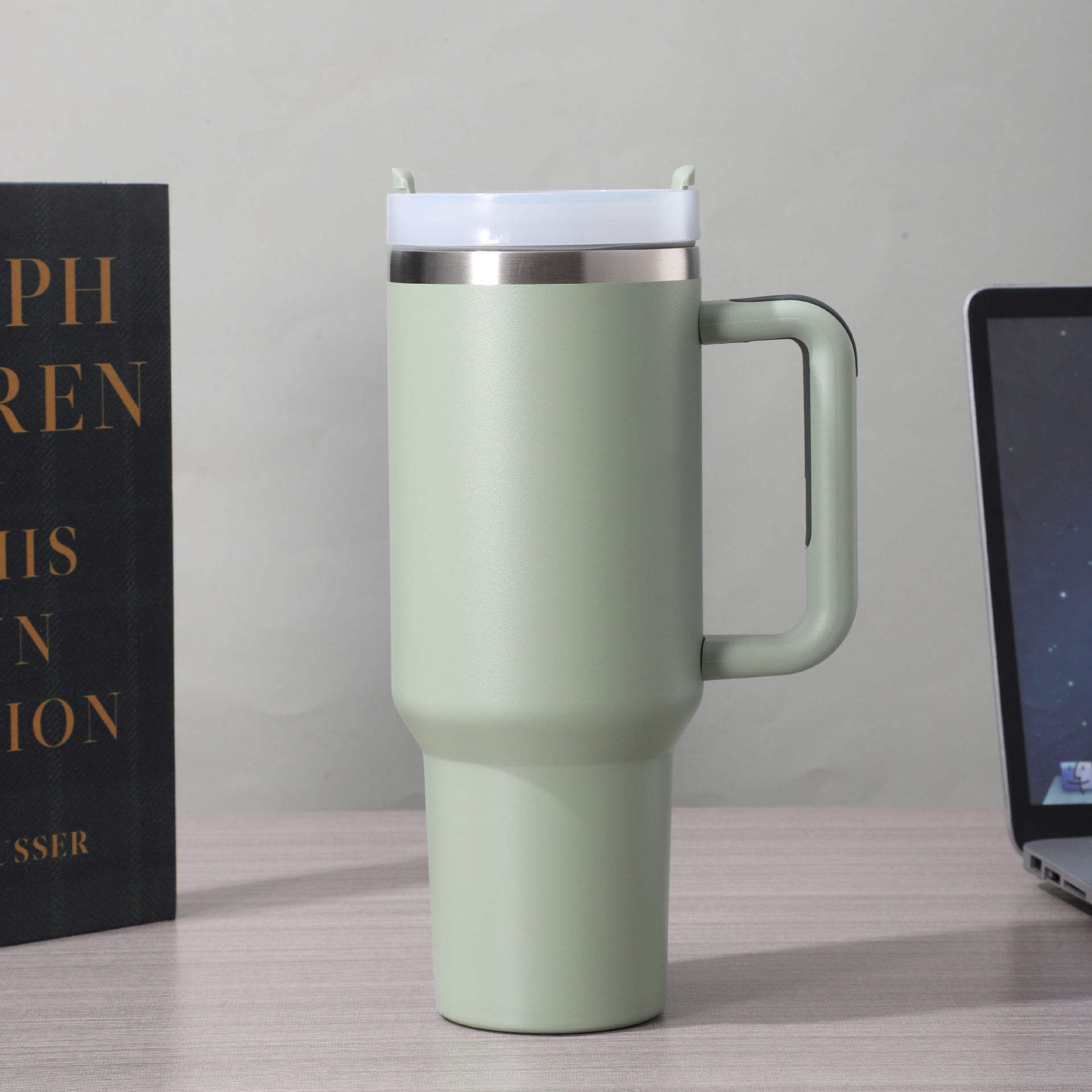 สีดำสีกากี