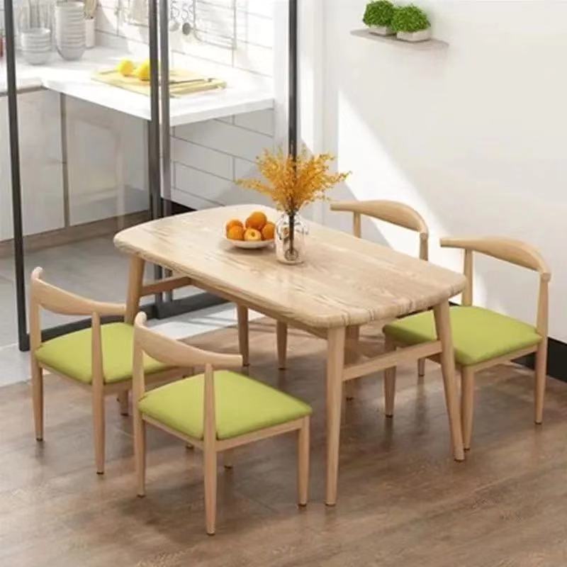 avec 4 chaises