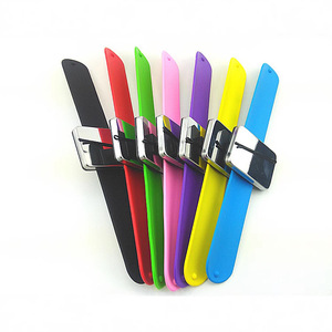 Pulsera magnética para sujetar pinzas para el cabello, plástico multifuncional para peluquerías, uso diario - Product Image 1
