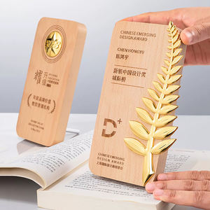 Trophée en Bois Massif au Design Tendance – Événement Annuel de Récompense, Plaques Métalliques en Forme d'Étoile, Trophées Personnalisés - Product Image 4