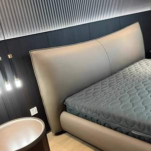 Cama King Size Tapizada de Estilo Italiano Minimalista con Almacenamiento para Recámara Principal, Diseño Moderno y Lujoso - Product Image 4