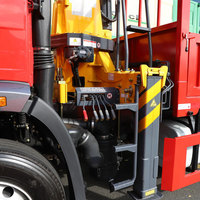 Camion grue FAW J6L 220HP 4X2, capacité de charge de 20 tonnes, hauteur de levage de 21,6 m pour le chargement et le déchargement de marchandises en entrepôt