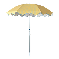 Parasols de plage portables personnalisés de 180 cm à rayures, avec mât en aluminium inclinable et torsadé, bord festonné et embout à vis, vente en gros