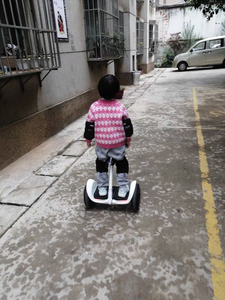 V <span class=keywords><strong>2023</strong></span> vente en gros de scooters électriques auto-équilibrés à lumières led avec contrôle par application - Product Image 3