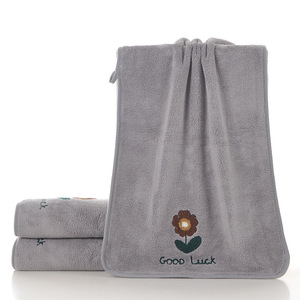 <span class=keywords><strong>Serviette</strong></span> de Bain Carrée de Luxe en Velours Corail Épais et Doux, Anti-Microbienne, <span class=keywords><strong>Séchage</strong></span> <span class=keywords><strong>Rapide</strong></span>, avec Logo Brodé Floral, Non-Pelucheuse - Product Image 2