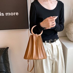 Bolso de Hombro Cruzado de Diseño Plisado Abierto para Mujer, Nuevo Estilo, Asa Rígida, Moda Occidental, Tanjing - Product Image 3