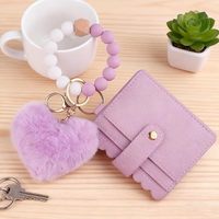 Porte-clés en cuir PU avec porte-cartes et fermoir mousqueton, motif cœur pompon en peluche et breloque boule de poils, avec portefeuille