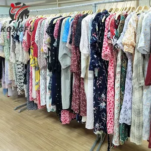 Robe longue en soie usagée maxi élégante coréenne en ballots de vêtements en ballots vente en gros de vêtements d'occasion des États-Unis pour les femmes