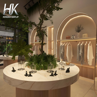 Comptoir de café personnalisé avec vitrine de boulangerie en verre incurvé et étagères de bar en bois pour café et boulangerie
