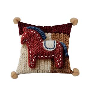 Coussin rectangulaire en peluche tricoté Red Horse, motif animal de dessin animé, pour canapé de salon, avec insert - Product Image 1