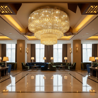 Grands lustres en cristal en acier inoxydable personnalisés avec commande par interrupteur LED pour usage intérieur, idéaux pour l'éclairage des halls d'hôtel et des salles de banquet