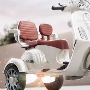 มอเตอร์ไซค์ไฟฟ้าสำหรับเด็กแบบสามล้อ ชาร์จไฟได้ มีที่นั่งคู่ พร้อมไฟและเสียงเพลง สำหรับเด็กเล่นกลางแจ้ง - Product Image 4