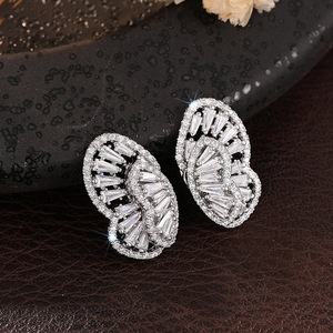 Orecchini a Perno con Conchiglia a Farfalla e Fiore, Gioielli Eleganti e Chic per Donne, Accessorio Regalo per Uso Quotidiano e Feste - Product Image 5