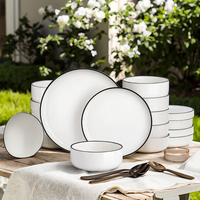 Service de Table de Restaurant en Porcelaine Fine – Assiettes Carrées Blanches 18 Pièces – Vaisselle Portable à Motif Végétal – Kit de Plats et Ustensiles pour les Fêtes