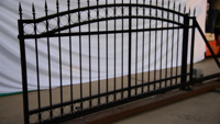 Valla de Seguridad de Barra Plana con Recubrimiento de Polvo Negro y Diseño Anti-Escalada para Perímetro Escolar