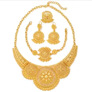 Vergoldete Halskette, Ohrringe, Ringe, Armbänder und Schmuck für Frauen aus dem Nahen Osten