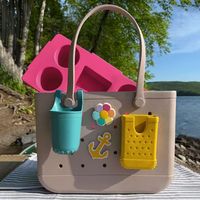 Portavasos Elástico Extraíble para Bolsa de Playa, Portabebidas, Accesorio Duradero e Impermeable para Bolsa de Mano de EVA, Color/Logotipo Personalizable