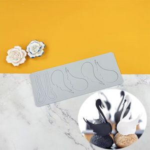 แม่พิมพ์ซิลิโคนรูป<span class=keywords><strong>หงส์</strong></span> สำหรับทำขนมเค้ก ตกแต่งด้วยลูกไม้ ขนนก ช็อคโกแลต แบบบาง กรอบ เป็นมิตรกับสิ่งแวดล้อม บรรจุในถุง OPP - Product Image 5