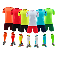 Nouveau modèle personnalisé 100% polyester T-shirt uni Maillot de football sublimé Kit complet de football Maillot de foot