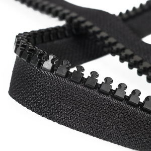 Résine de haute qualité n ° 5 vendre <span class=keywords><strong>au</strong></span> mètre sac <span class=keywords><strong>fermeture</strong></span> éclair rouleau 3 # <span class=keywords><strong>fermeture</strong></span> éclair en <span class=keywords><strong>plastique</strong></span> pour vêtements - Product Image 4
