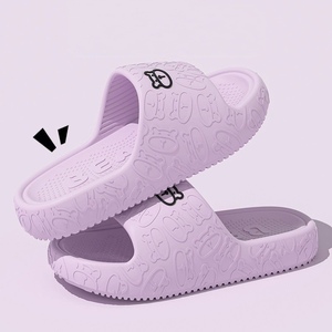<span class=keywords><strong>Chaussons</strong></span> tendance pour femmes, semelle souple, imprimé ours de dessin animé, claquettes d'intérieur, chaussures d'été fraîches pour hommes, pour la salle de bain et l'extérieur, pour couple - Product Image 3