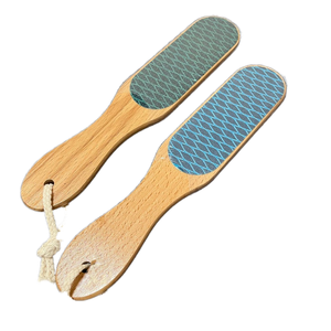 Grande râpe à <span class=keywords><strong>pied</strong></span> double face en bois de hêtre Lime à <span class=keywords><strong>pied</strong></span> facile à utiliser Manche en bois Moulin à papier de verre pour enlever les callosités des peaux mortes <span class=keywords><strong>Pied</strong></span> - Product Image 2