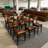 Ensemble de mobilier de restaurant commercial de luxe Ron Group : Chaise en métal personnalisée, table carrée en bois massif, banquette en cuir capitonnée à dossier haut