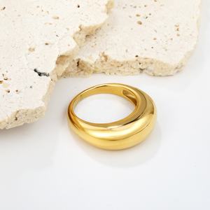 Anillo de Acero Inoxidable con Baño de Oro 18k PVD, Diseño de Corazón, Resistente al Agua, Pulido de Alto Brillo, Antideslustre, Moderno y Elegante - Product Image 5