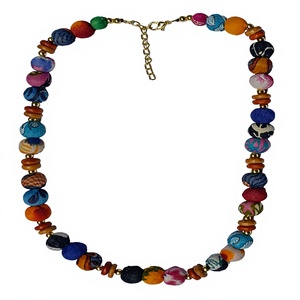 Collar Bohemio Chapado en Oro Hecho a Mano con Perlas de Imitación y Cuentas de Tela, Ecológico, con Diseño Geométrico - Product Image 1
