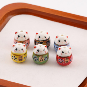 Cuentas de cerámica japonesas con diseño de gato de la suerte, colores aleatorios para la fabricación de pulseras 9832 - Product Image 1