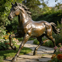Grande sculpture de cheval en bronze laiton patiné, statue personnalisée moderne grandeur nature pour l'espace public, sculpture en métal