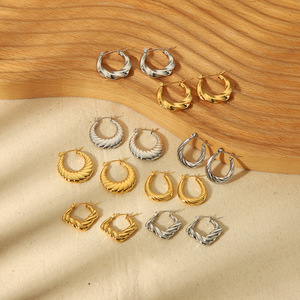 Aros de Oro de 18K y Acero Inoxidable con Diseño Geométrico de Rayas, Unisex, para Uso Diario - Product Image 1