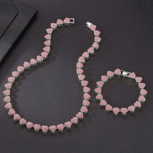 Bracciale Hip Hop in Rame con Cuore Grande Verde Scintillante, Collana a Catena Cubana con Zirconi da 10mm per Donna Streetwear - Product Image 3