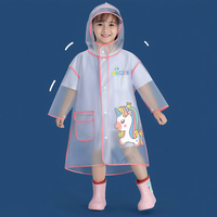 Ensemble assorti de bottes de pluie et d'imperméable imperméables pour enfants, couleurs vives avec des motifs amusants, équipement complet pour temps humide