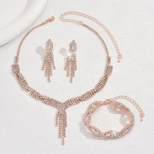 Conjunto de Joyería de Boda con Pedrería Brillante - Collar, Pulsera y Aretes de Tres Piezas |   Colección de Accesorios al por Mayor - Product Image 3