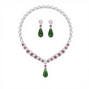 Parure Collier et Boucles d'Oreilles en Laiton Plaqué Rhodium avec Zircon Vert en Forme de Poire, Bijoux de Luxe pour Femme, Idéale pour Mariages, Fêtes et Cadeaux - Product Image 2