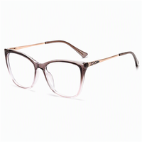 Lunettes de vue œil-de-chat à grande monture en acétate avec branches en métal doré et détails scintillants, style affirmé, vente en gros