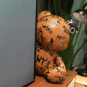 最新トレンド レザーぬいぐるみ グラフィティプリント カスタムブランドロゴ 潮ブランド オリジナル ぬいぐるみ テディベア 動物人形 - Product Image 2