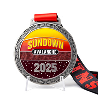 Médaille de finisseur de course personnalisée en alliage de zinc plaqué argent antique, émail souple, motif de bordure géométrique, pour événement de course Sundown