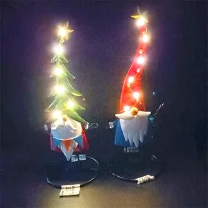 हस्तनिर्मित धातु कला क्रिसमस जीनोम लाक्षणिक xmas सजावट स्ट्रिंग रोशनी के साथ धातु यार्ड कला