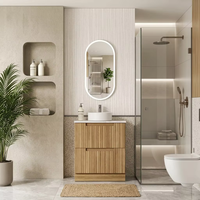Meuble-lavabo de salle de bain autoportant en chêne clair cannelé, avec tiroirs à fermeture douce, meuble sous-vasque en bois cannelé avec plan de travail et vasque à poser ronde