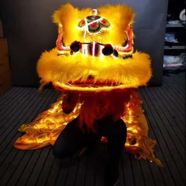 Luz amarilla doble león