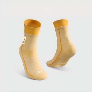 Calcetines Deportivos Personalizados con Logotipo, Calcetines de Compresión para Mujer con Bordado y Agarre, Calcetines Deportivos de Diseño para Hombre con Logotipo Impreso - Product Image 1