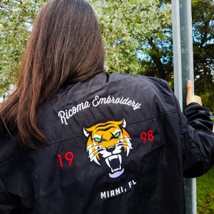 Máquina de Bordar <span class=keywords><strong>Industrial</strong></span> Digital Computarizada de Última Generación 2023, Máquina de Bordar Camisetas de 12/15 Agujas y 8 Cabezales - Product Image 6