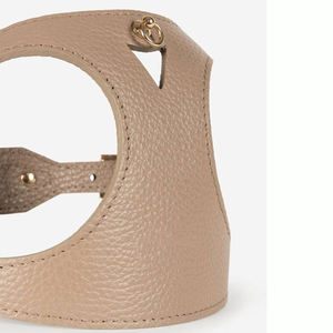 小型犬のお散歩に最適 快適な着け心地のパーソナライズ ピンクPUレザー製ドッグハーネス XS～XLサイズ - Product Image 2