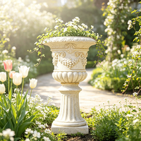 Urne de jardin classique romaine en résine, faite à la main et peinte à la main, avec piédestal, pot à fleurs sculpté antique, grand modèle de style européen pour jardin et cour.