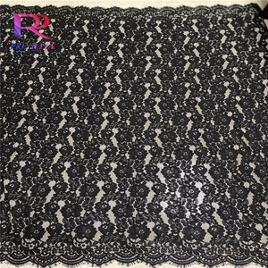 Tissu en dentelle de tulle de luxe à imprimé animalier infusé de paillettes avec revêtement anti-rayures pour tenues de soirée - Product Image 3