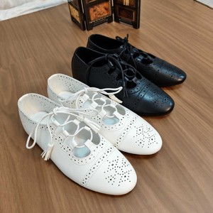 Zapatos Planos Mary Jane de Cuero Genuino con Punta Puntiaguda y Cordones, Transpirables, para Mujer, Diseño con Tira en T, en Blanco y Negro - Product Image 1