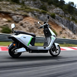 Moto électrique Eletro Motorrad 1500W 60V 3 vitesses, cadre en acier, vitesse 50-70 km/h, avec moteur sans balais, vélo électrique - Product Image 1